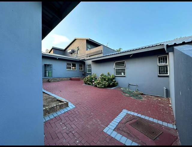 5 BEDROOM HOUSE FOR SALE IN GHOLFSIG